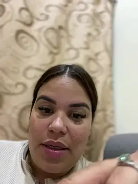 Snapshot of AliceStarshine chatting on March 20, 2025, 2:40 am AliceStarshine online show from March 20, 2025, 2:40 am