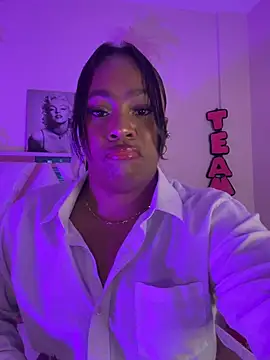 Snapshot of selina_paris chatting on July 16, 2026, 11:35 pm selina paris online show from July 16, 2026, 11:35 pm