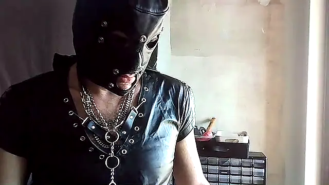 Snapshot of mikey-s-cort chatting on July 4, 2026, 1:26 pm mikey-s-cort online show from July 4, 2026, 1:26 pm