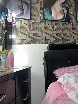 Snapshot of Adrii_whiite chatting on July 17, 2026, 9:23 pm Adrii whiite online show from July 17, 2026, 9:23 pm