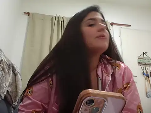 Snapshot of Nellaluxe chatting on July 6, 2026, 5:36 am Nellaluxe online show from July 6, 2026, 5:36 am