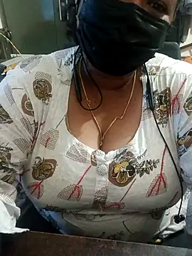 Snapshot of curvy_shilpha chatting on July 19, 2026, 1:19 pm curvy shilpha online show from July 19, 2026, 1:19 pm