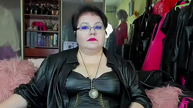 KaryQueen online show from March 13, 2025, 3:17 pm