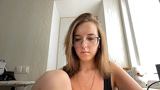 Snapshot of Mia_labs chatting on July 10, 2026, 8:14 am Mia labs online show from July 10, 2026, 8:14 am
