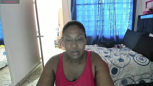 Snapshot of LupeAdams chatting on October 14, 2025, 5:02 pm LupeAdams online show from October 14, 2025, 5:02 pm