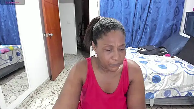 Snapshot of LupeAdams chatting on October 14, 2025, 4:24 am LupeAdams online show from October 14, 2025, 4:24 am