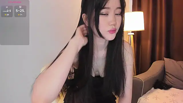 Snapshot of AmiliYan chatting on December 18, 2025, 9:25 am AmiliYan online show from December 18, 2025, 9:25 am