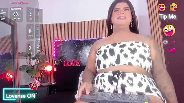 Snapshot of isabelleandbrand chatting on October 23, 2025, 2:16 pm isabelleandbrand online show from October 23, 2025, 2:16 pm