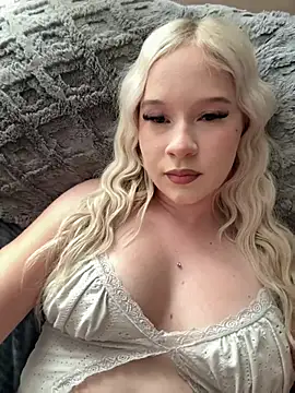 Chloebabyluv online show from July 14, 2026, 1:05 am