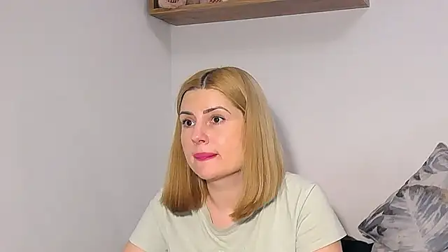 Snapshot of alisenties chatting on January 7, 2026, 3:39 pm alisenties online show from January 7, 2026, 3:39 pm