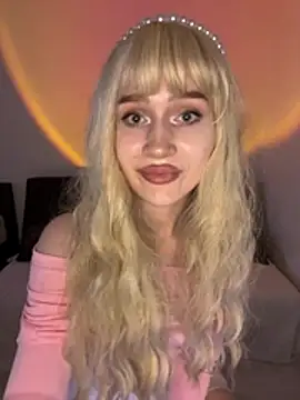 Snapshot of Charlotte_Pretty chatting on July 13, 2026, 3:22 pm Charlotte Pretty online show from July 13, 2026, 3:22 pm
