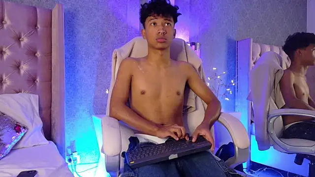 Snapshot of Adam_Foxxx chatting on July 21, 2026, 5:31 am Adam Foxxx online show from July 21, 2026, 5:31 am