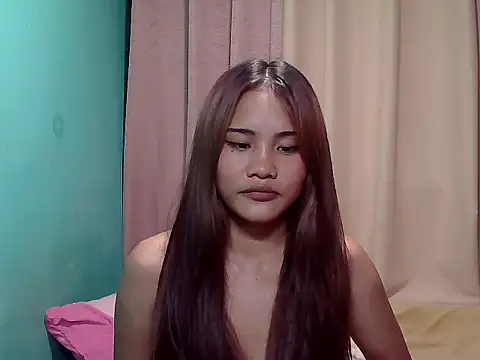 Snapshot of morenapinay_beauty chatting on July 15, 2026, 12:01 pm morenapinay beauty online show from July 15, 2026, 12:01 pm