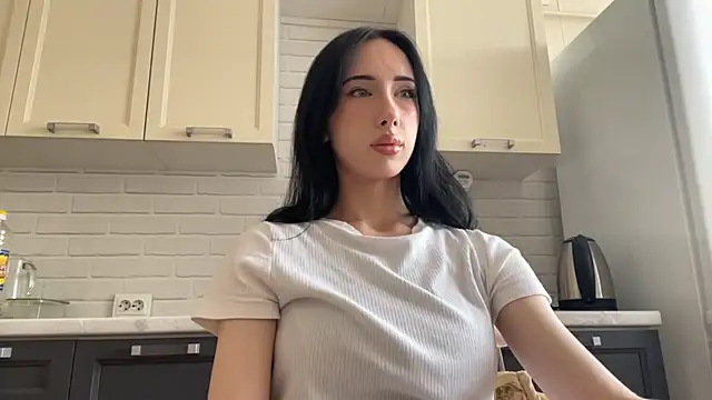 Snapshot of IsabellaQiueen chatting on July 18, 2026, 1:30 pm IsabellaQiueen online show from July 18, 2026, 1:30 pm