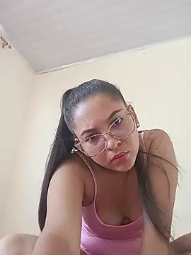 Snapshot of Roxxana2026 chatting on July 15, 2026, 6:04 pm Roxxana2026 online show from July 15, 2026, 6:04 pm