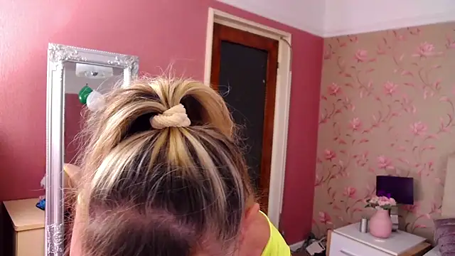 Snapshot of MatureMariah chatting on February 10, 2025, 1:14 am MatureMariah online show from February 10, 2025, 1:14 am