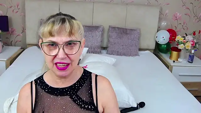 Snapshot of MatureMariah chatting on January 11, 2025, 10:51 pm MatureMariah online show from January 11, 2025, 10:51 pm