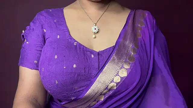 Snapshot of Hi_Rashi chatting on July 25, 2026, 4:35 pm Hi Rashi online show from July 25, 2026, 4:35 pm