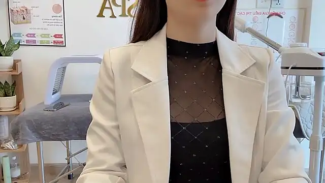 Katy Bae online show from November 12, 2025, 5:33 am