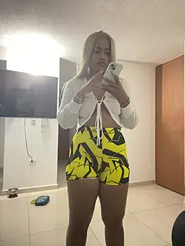 Snapshot of riri_brunnete chatting on June 2, 2026, 4:12 am riri brunnete online show from June 2, 2026, 4:12 am