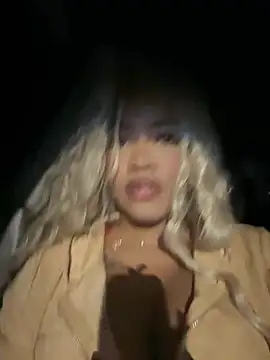 Snapshot of riri_brunnete chatting on June 26, 2026, 4:29 am riri brunnete online show from June 26, 2026, 4:29 am