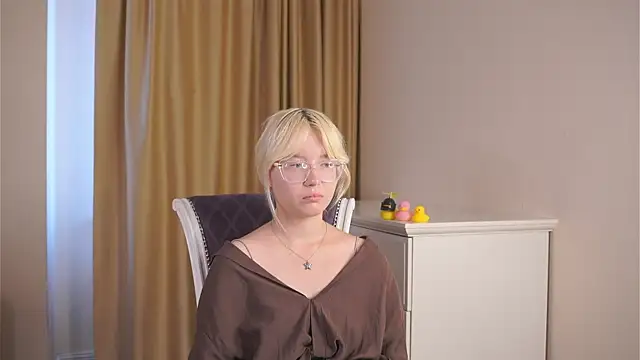 Snapshot of ErlineKaszinski chatting on July 25, 2026, 1:50 pm ErlineKaszinski online show from July 25, 2026, 1:50 pm