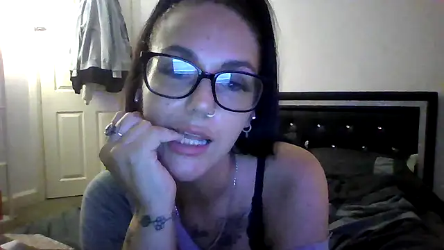 Pretty Kizzi online show from July 27, 2026, 9:33 pm