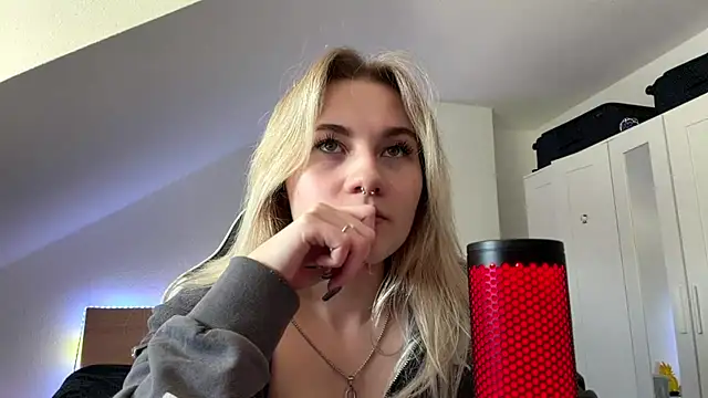 Snapshot of tutsiecutie chatting on July 24, 2026, 11:50 am tutsiecutie online show from July 24, 2026, 11:50 am