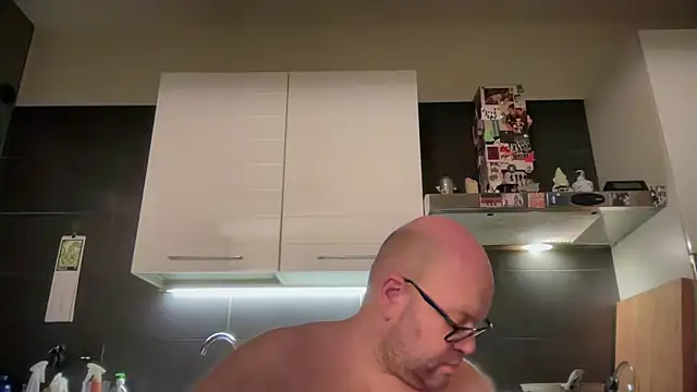 Snapshot of theitalianbear chatting on May 31, 2026, 12:27 am theitalianbear online show from May 31, 2026, 12:27 am