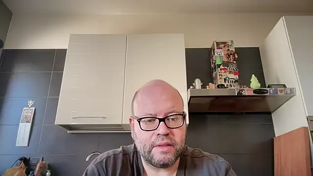 theitalianbear online show from October 7, 2025, 9:43 am