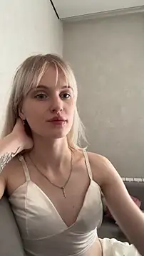 LezzyCrown online show from August 1, 2026, 7:17 am