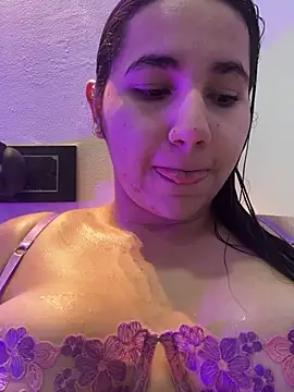 Snapshot of miakhalaf_ chatting on August 1, 2026, 2:42 am miakhalaf online show from August 1, 2026, 2:42 am