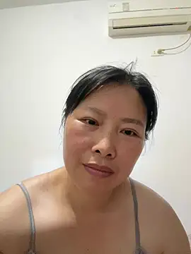 Snapshot of linlin-717 chatting on August 3, 2026, 2:12 pm linlin-717 online show from August 3, 2026, 2:12 pm