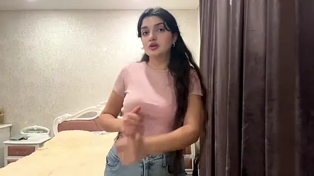 Snapshot of IzzabelSun chatting on July 28, 2026, 7:39 pm IzzabelSun online show from July 28, 2026, 7:39 pm