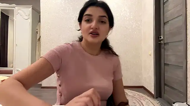 Snapshot of IzzabelSun chatting on July 28, 2026, 8:52 pm IzzabelSun online show from July 28, 2026, 8:52 pm