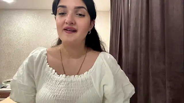 Snapshot of IzzabelSun chatting on July 28, 2026, 4:39 pm IzzabelSun online show from July 28, 2026, 4:39 pm