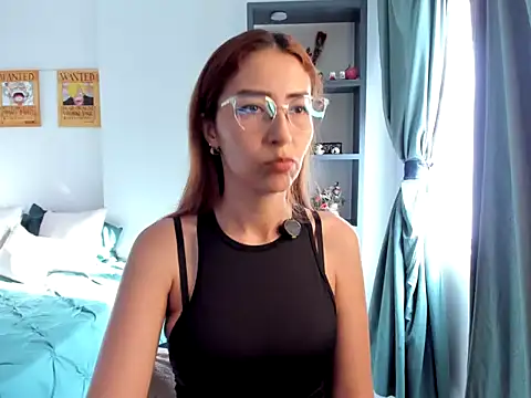 AriaRowenn online show from August 4, 2026, 9:52 pm