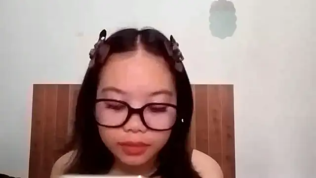 YunaSato online show from August 1, 2026, 3:37 am