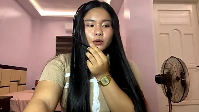 Snapshot of EllieLudolph chatting on August 1, 2026, 12:25 pm EllieLudolph online show from August 1, 2026, 12:25 pm