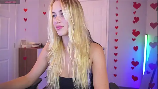 Snapshot of DanikaDillan chatting on February 19, 2025, 6:00 am DanikaDillan online show from February 19, 2025, 6:00 am
