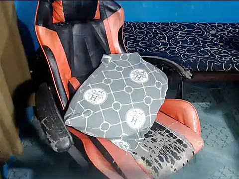 Snapshot of venustheg0ddess chatting on December 18, 2025, 2:43 pm venustheg0ddess online show from December 18, 2025, 2:43 pm