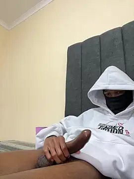 Snapshot of umshayiwemsebenzi chatting on August 3, 2026, 12:11 pm umshayiwemsebenzi online show from August 3, 2026, 12:11 pm