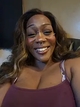 Snapshot of Bella-Nutella chatting on August 3, 2026, 10:14 pm Bella-Nutella online show from August 3, 2026, 10:14 pm