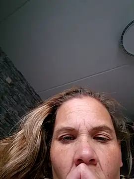 Snapshot of JoyceAndFriends chatting on August 2, 2026, 6:38 pm JoyceAndFriends online show from August 2, 2026, 6:38 pm