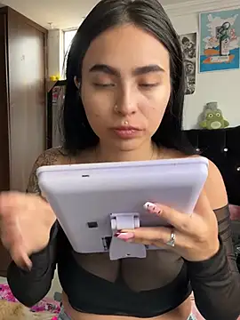 Snapshot of Sara-fernandez_ chatting on August 6, 2026, 2:56 pm Sara-fernandez online show from August 6, 2026, 2:56 pm