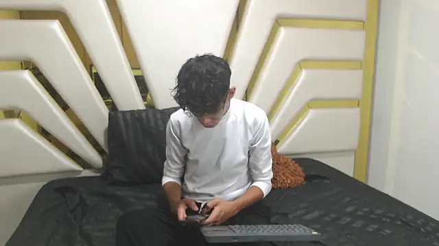 Snapshot of Aldo_Golden chatting on August 5, 2026, 2:33 pm Aldo Golden online show from August 5, 2026, 2:33 pm