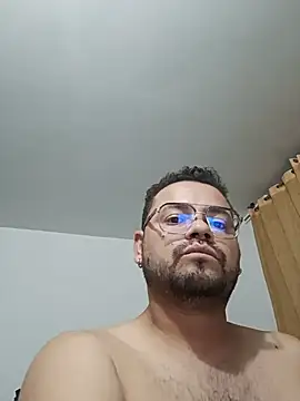 LatinDG online show from August 4, 2026, 3:44 am