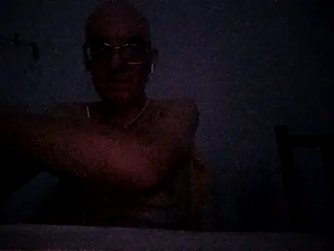 Snapshot of TheRealHunkyy chatting on August 5, 2026, 12:04 am TheRealHunkyy online show from August 5, 2026, 12:04 am