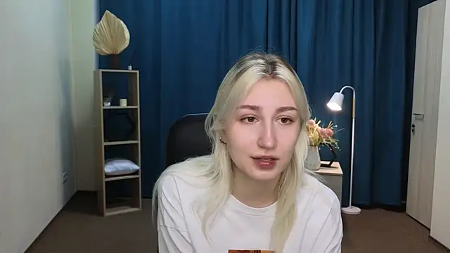 LishaNuding online show from August 5, 2026, 11:04 am