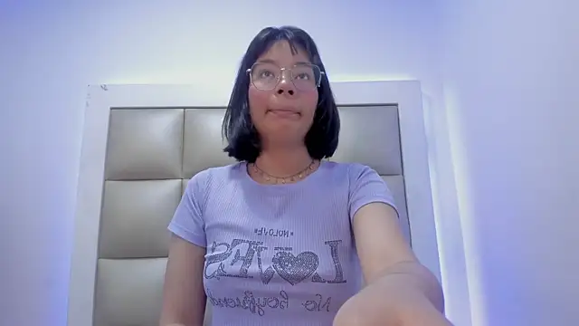 Snapshot of Vicky_js chatting on August 5, 2026, 8:14 pm Vicky js online show from August 5, 2026, 8:14 pm